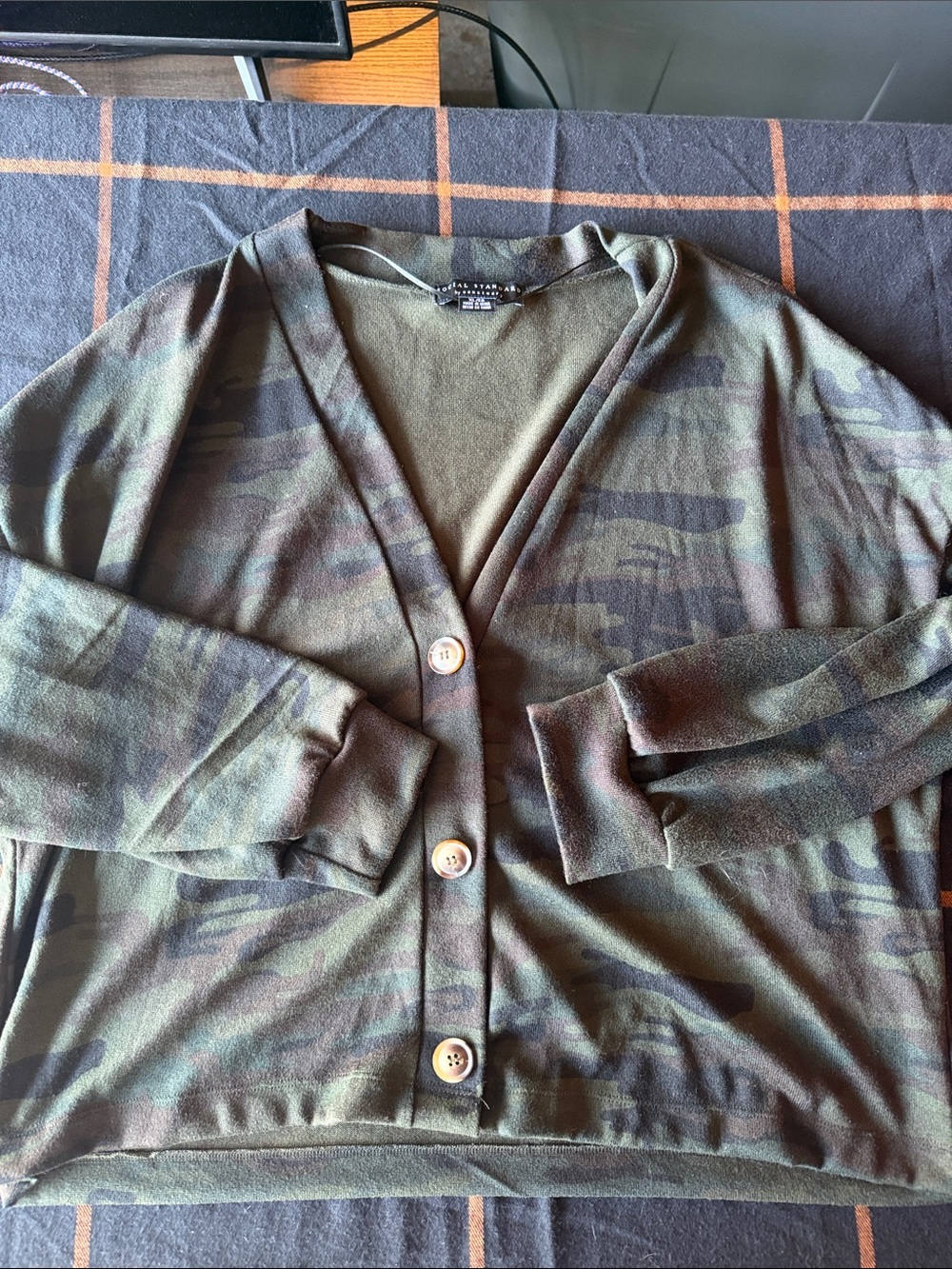 Relaxed V-Neck Camouflage Cardigan Sweater - Olive Green